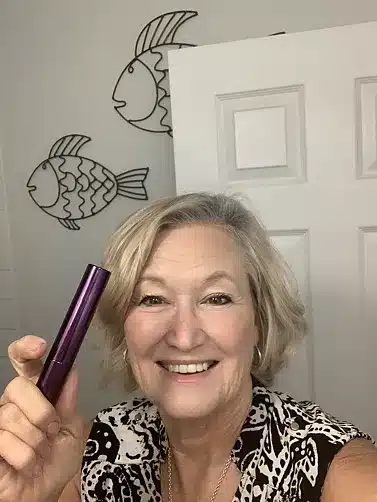 Customer holding Perbelle Mascara